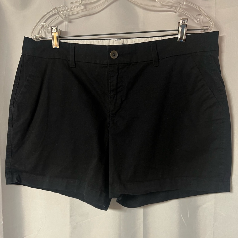 Women's Black size 14 Old Navy Shorts with 4 pockets